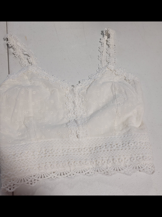 SHEIN Tops - SHEIN White Lace Eyelet Cropped Cami